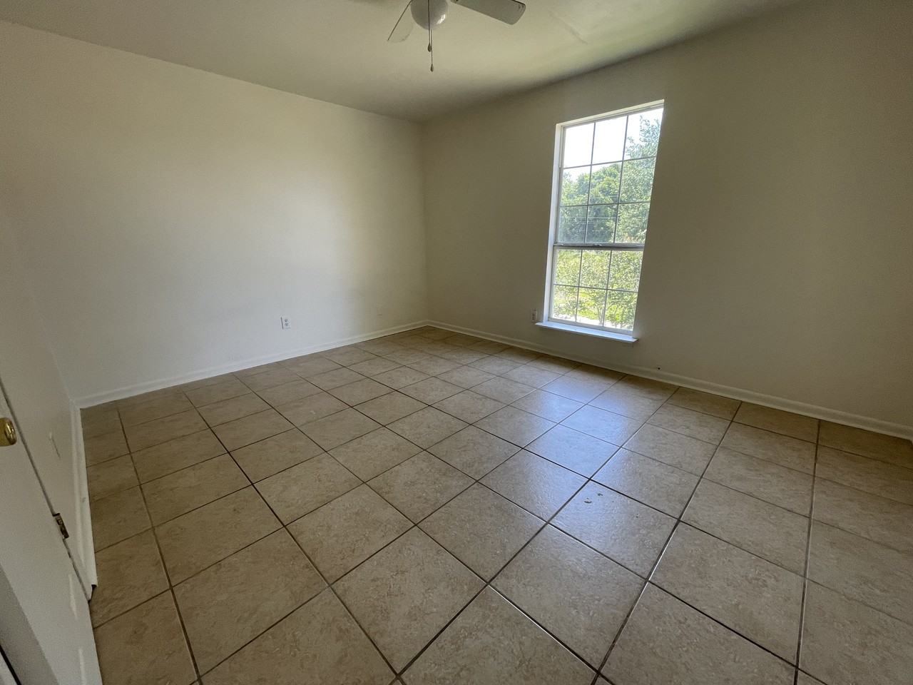 2429 Octavia Dr - Photo 4 of 12