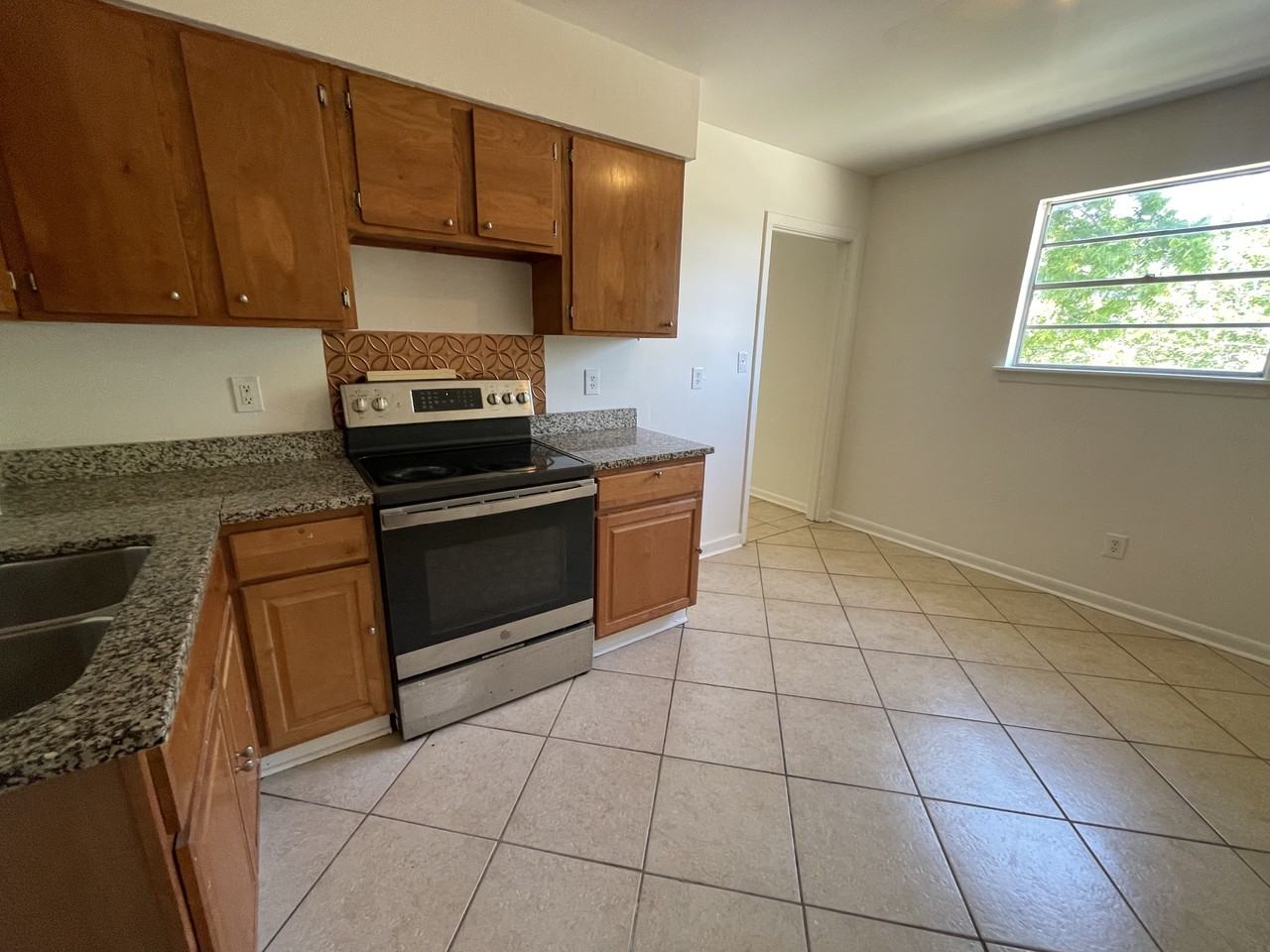 2429 Octavia Dr - Photo 5 of 12