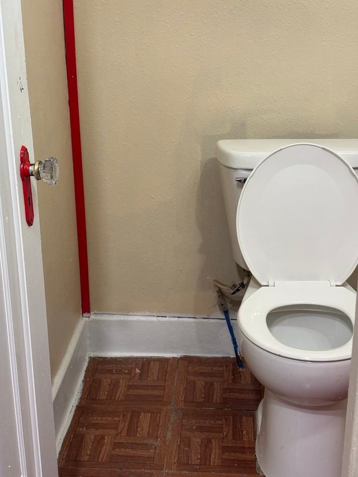 1301 Pennsylvania St #5 - Photo 3 of 10