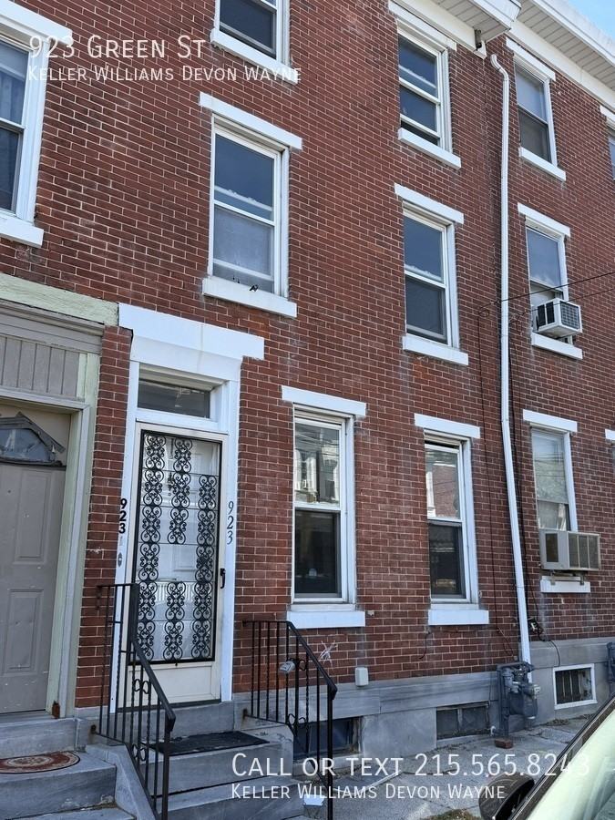923 Green St - Photo 2 of 17