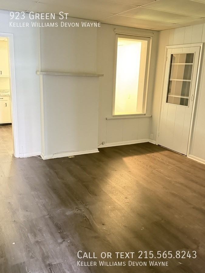 923 Green St - Photo 3 of 17