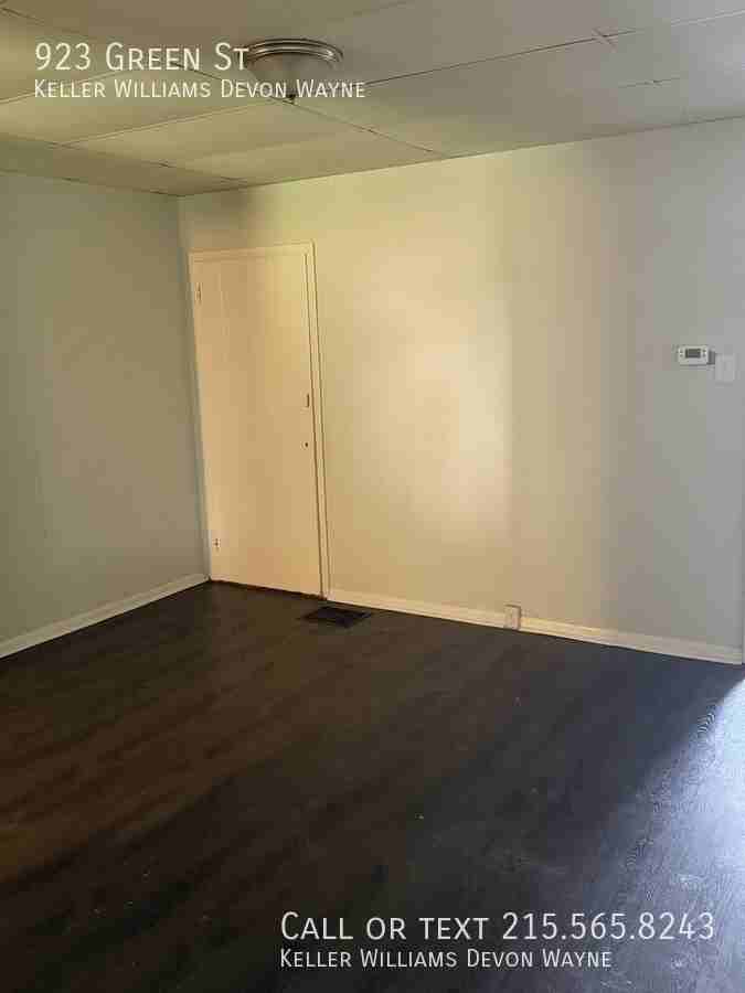 923 Green St - Photo 4 of 17