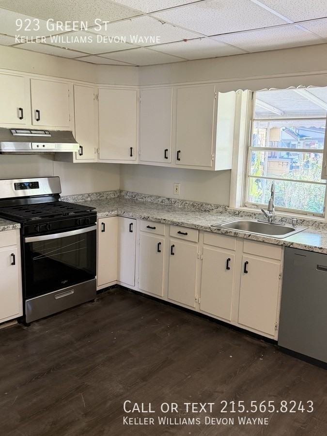 923 Green St - Photo 6 of 17