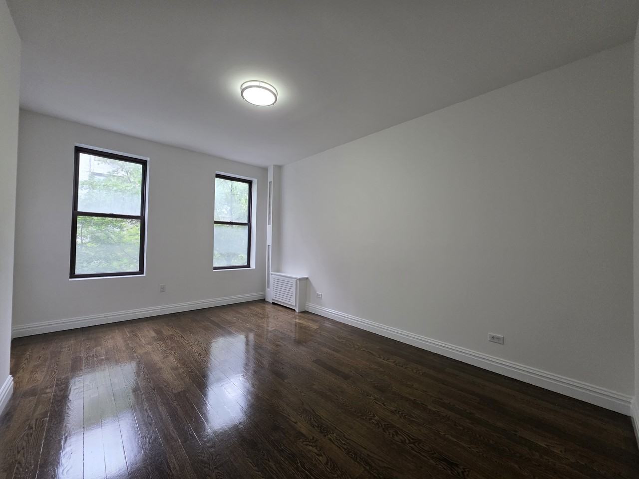 216 E 89th St #EV3W - Photo 2 of 7