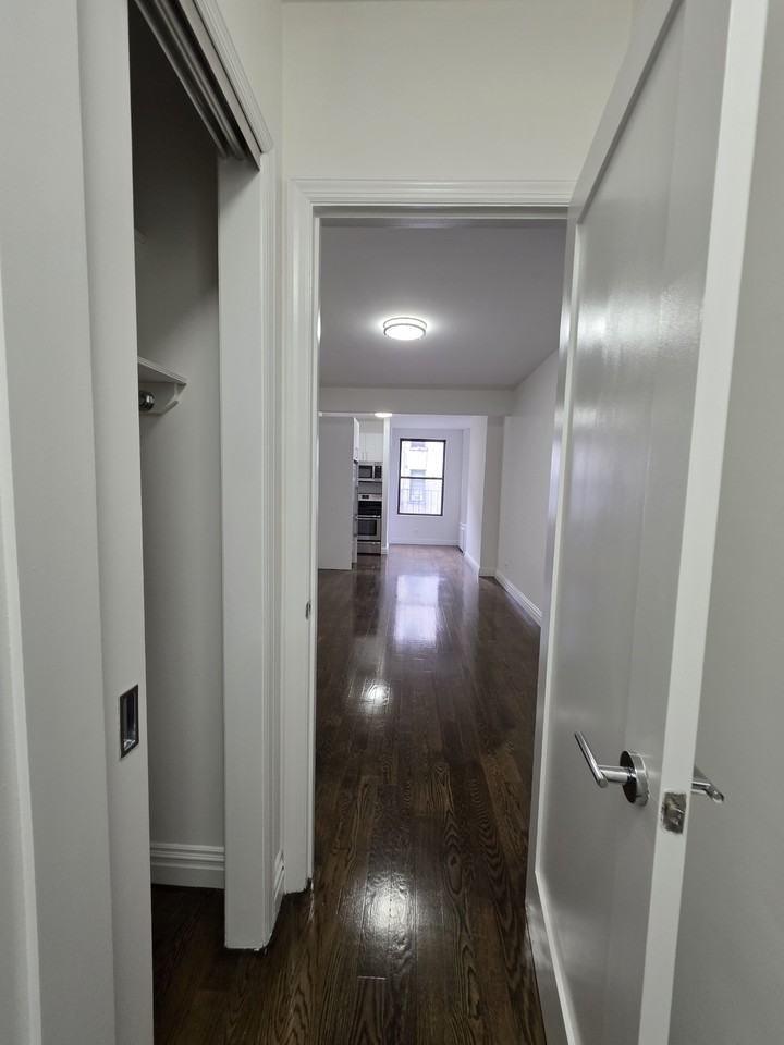 216 E 89th St #EV3W - Photo 3 of 7