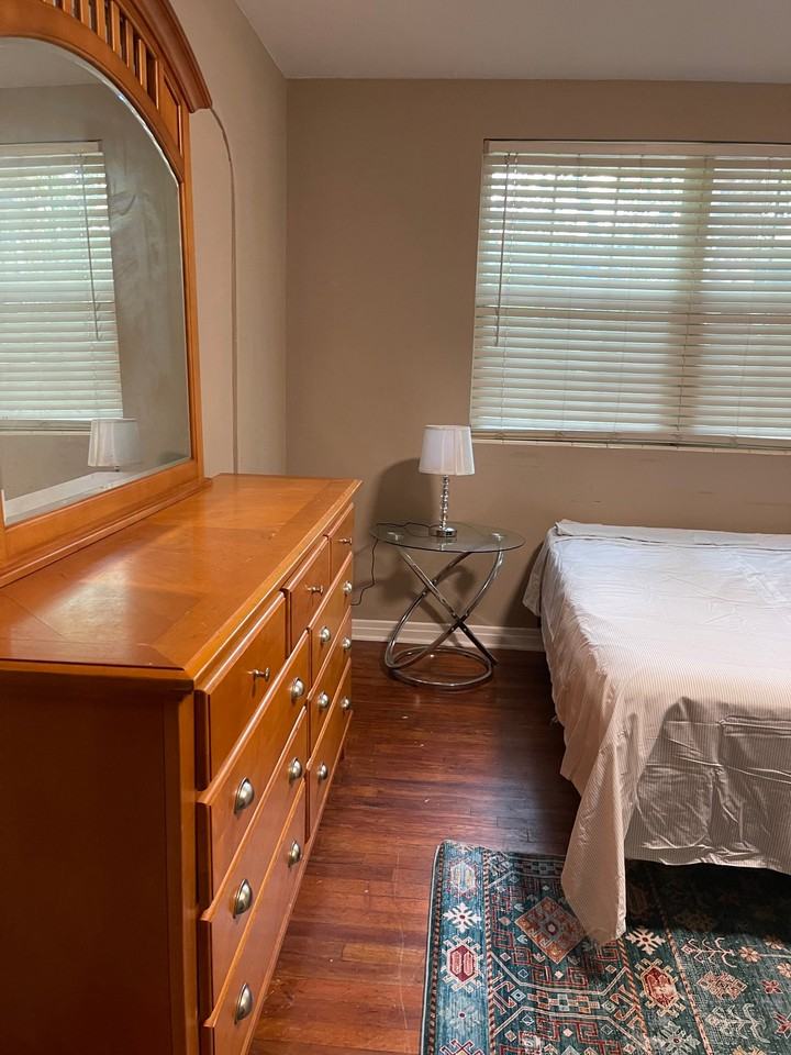 1169 W 28th St - Photo 5 of 6