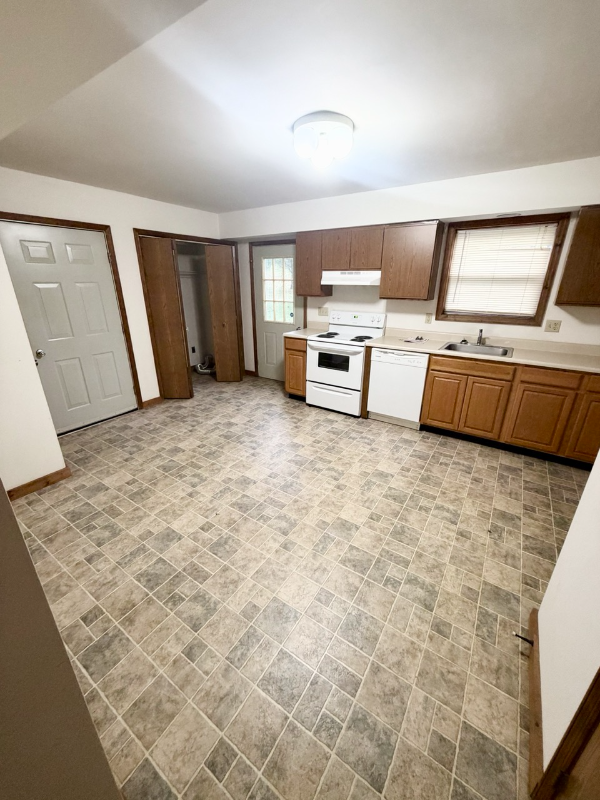 24 Vosburgh Rd - Photo 3 of 11