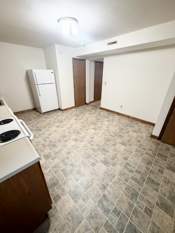 24 Vosburgh Rd - Photo 4 of 11