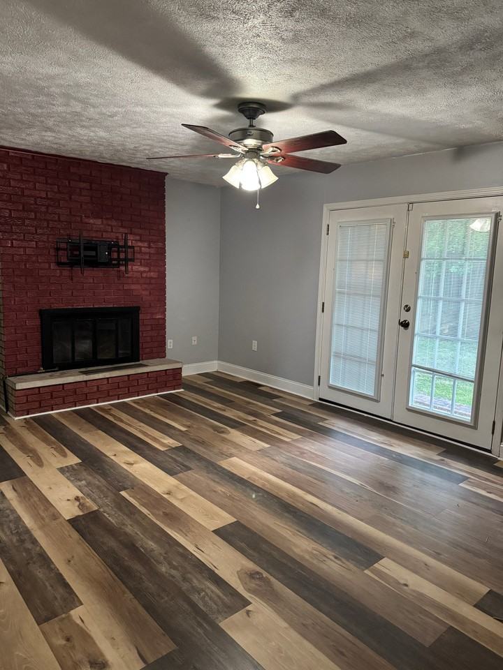 223 N Queens Ct - Photo 2 of 14