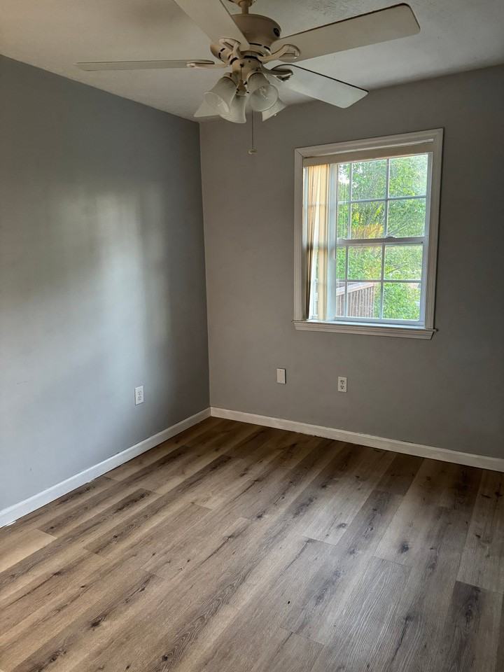 223 N Queens Ct - Photo 4 of 14