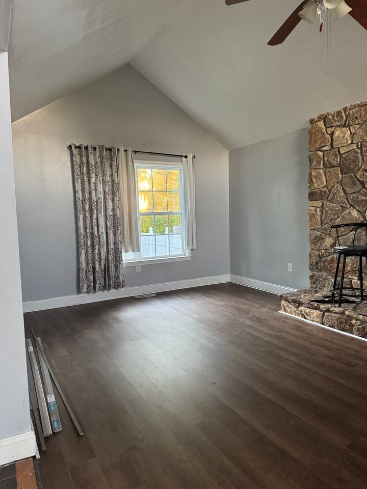 223 N Queens Ct - Photo 7 of 14