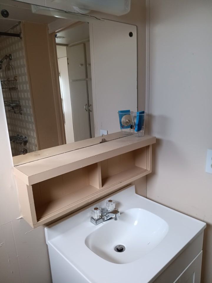 35270 Glenwood Rd - Photo 3 of 5