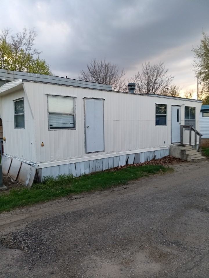 35270 Glenwood Rd - Photo 4 of 5