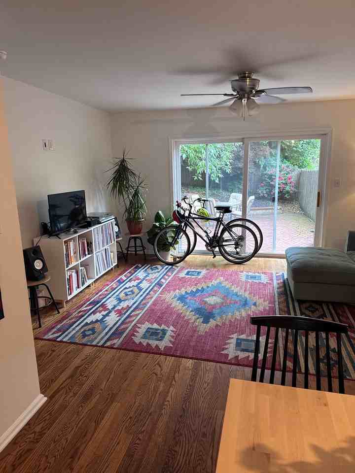 712 Woodlawn Ave - Photo 3 of 6