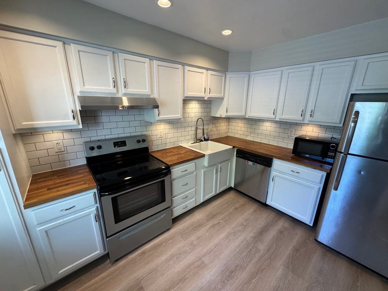37 Rockwell Ct - Photo 3 of 20