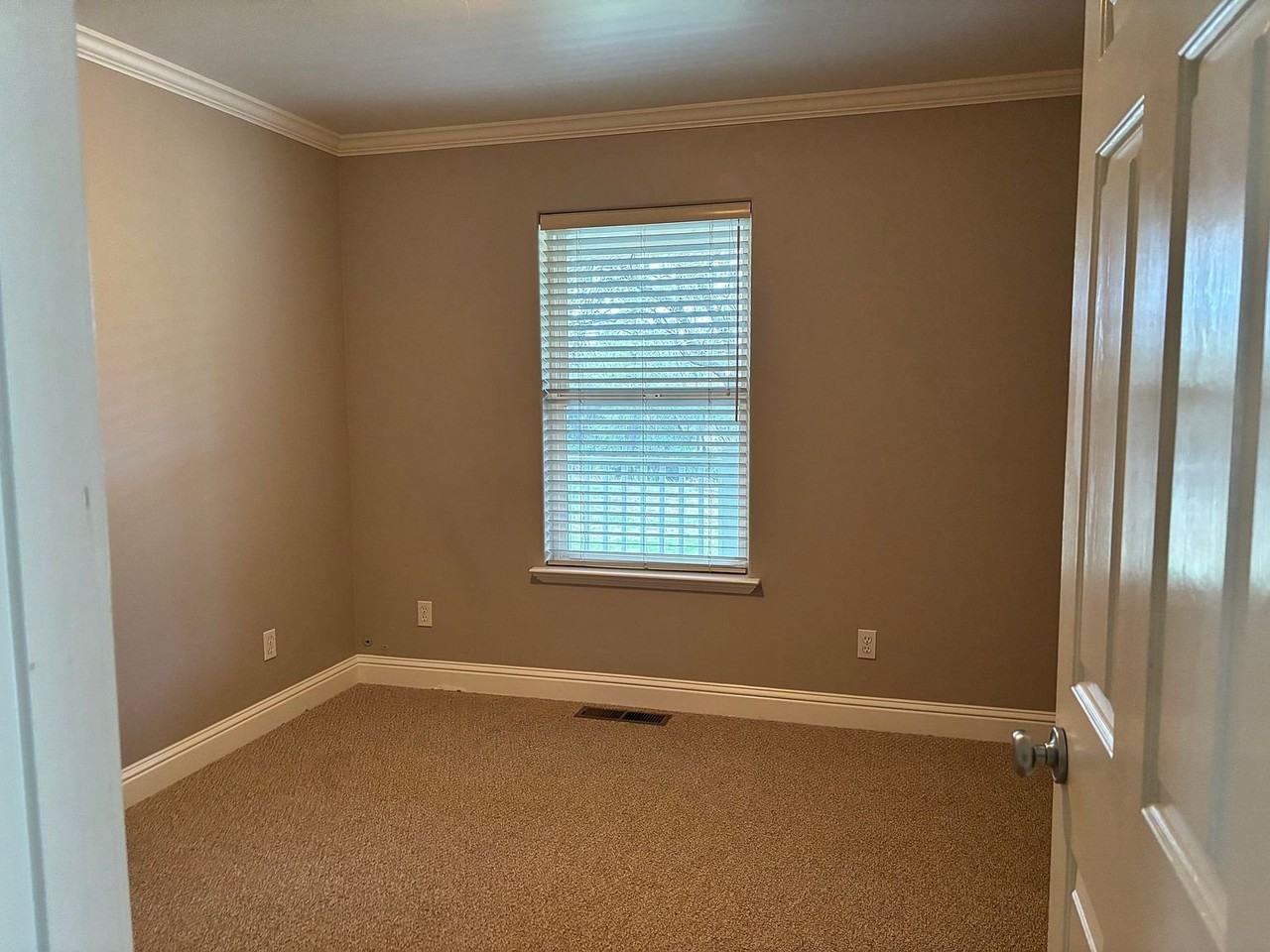 14132 Bitney Springs Rd - Photo 7 of 13