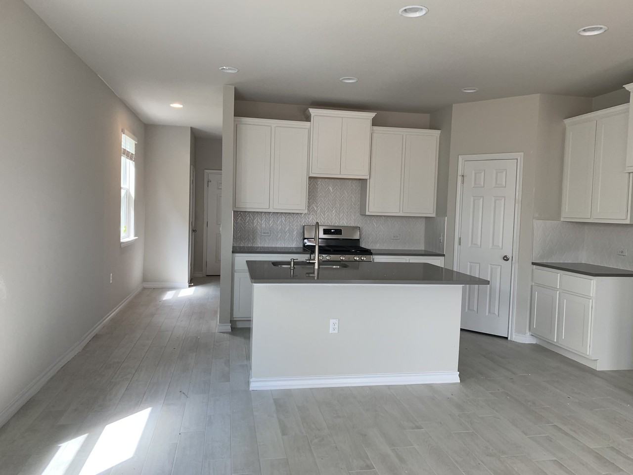 1607 Adobe Walls Way - Photo 6 of 11