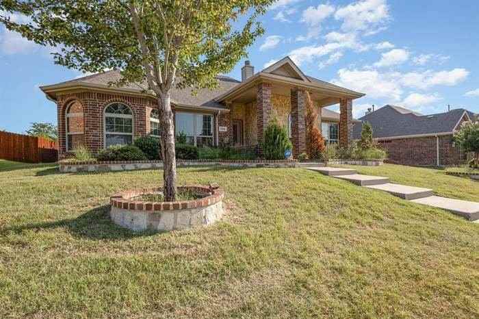 908 Lincoln Dr - Photo 2 of 15