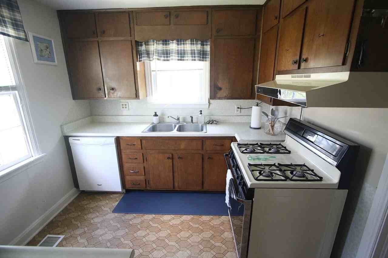 311 E 58th St - Photo 2 of 4
