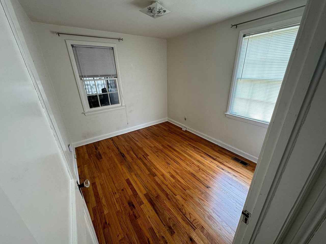 311 E 58th St - Photo 4 of 4