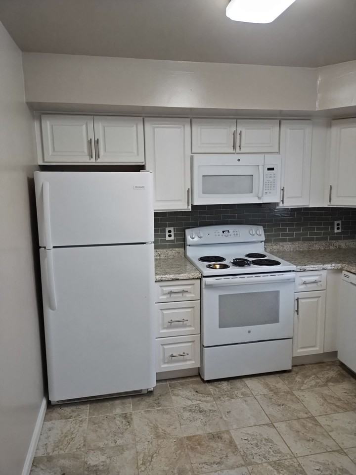 2306 Whitpain Hls - Photo 2 of 13