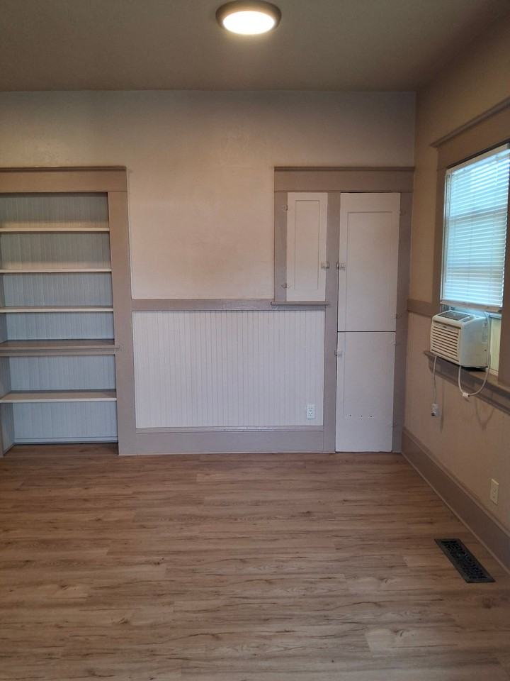 1018 E St #3 - Photo 2 of 10