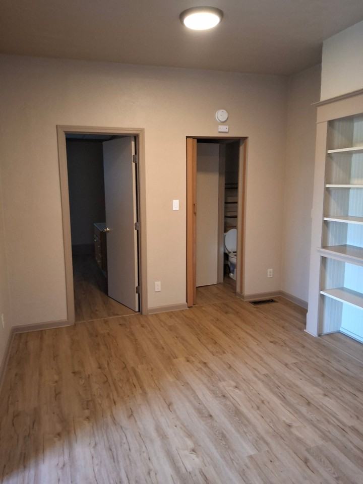 1018 E St #3 - Photo 3 of 10
