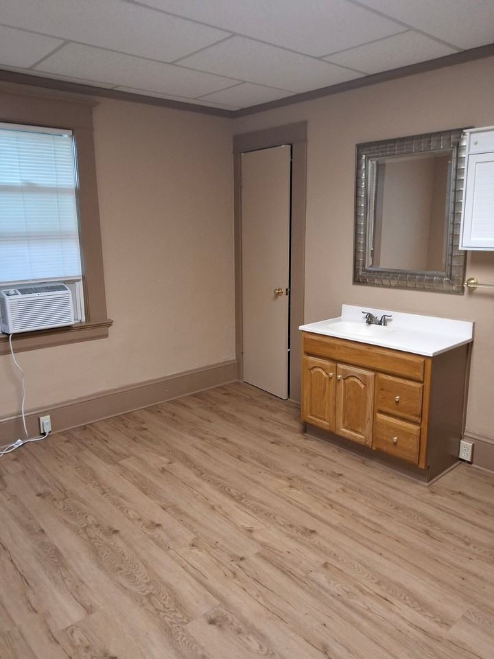1018 E St #3 - Photo 6 of 10
