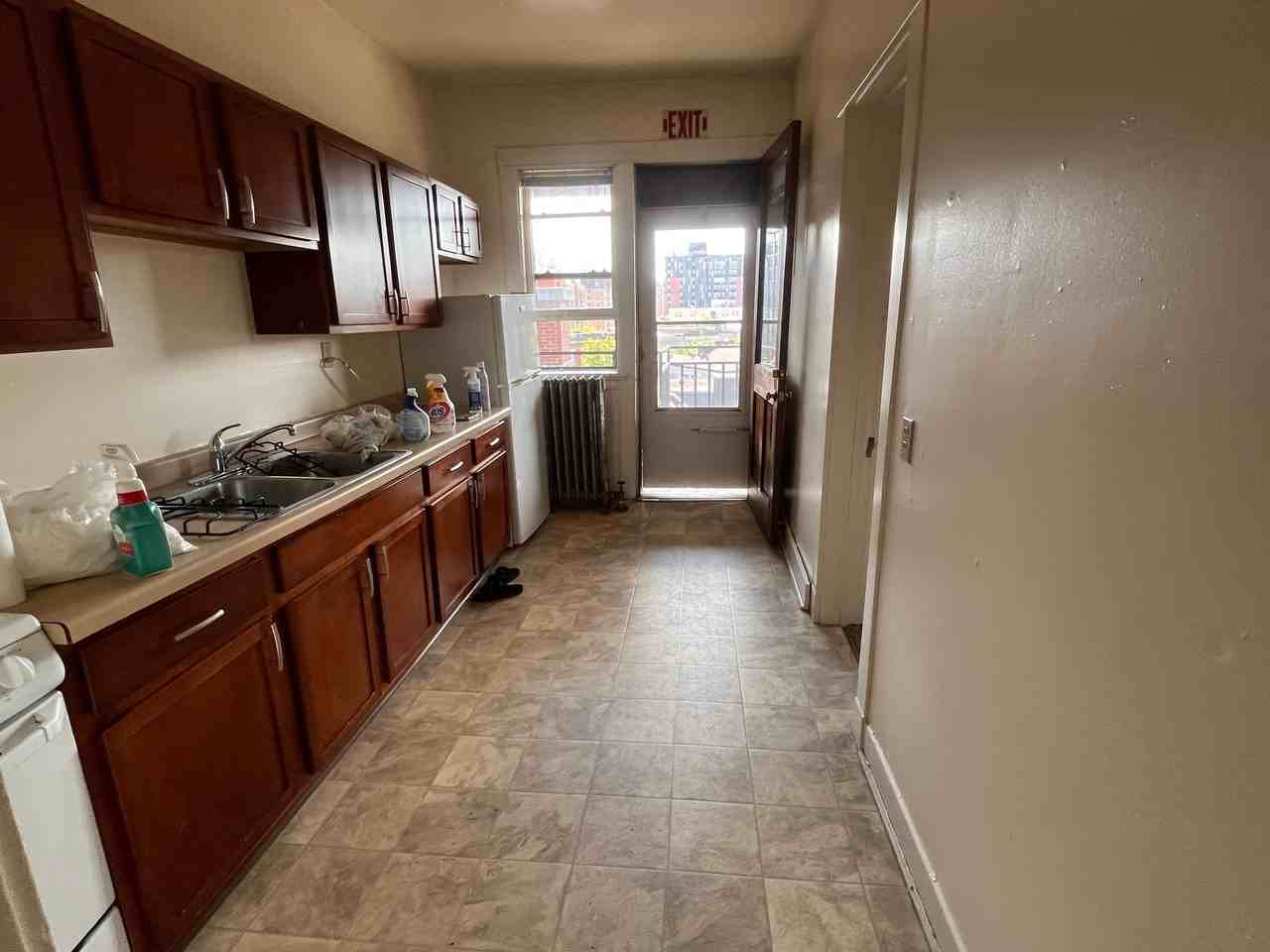 408 N Henry St - Photo 2 of 12
