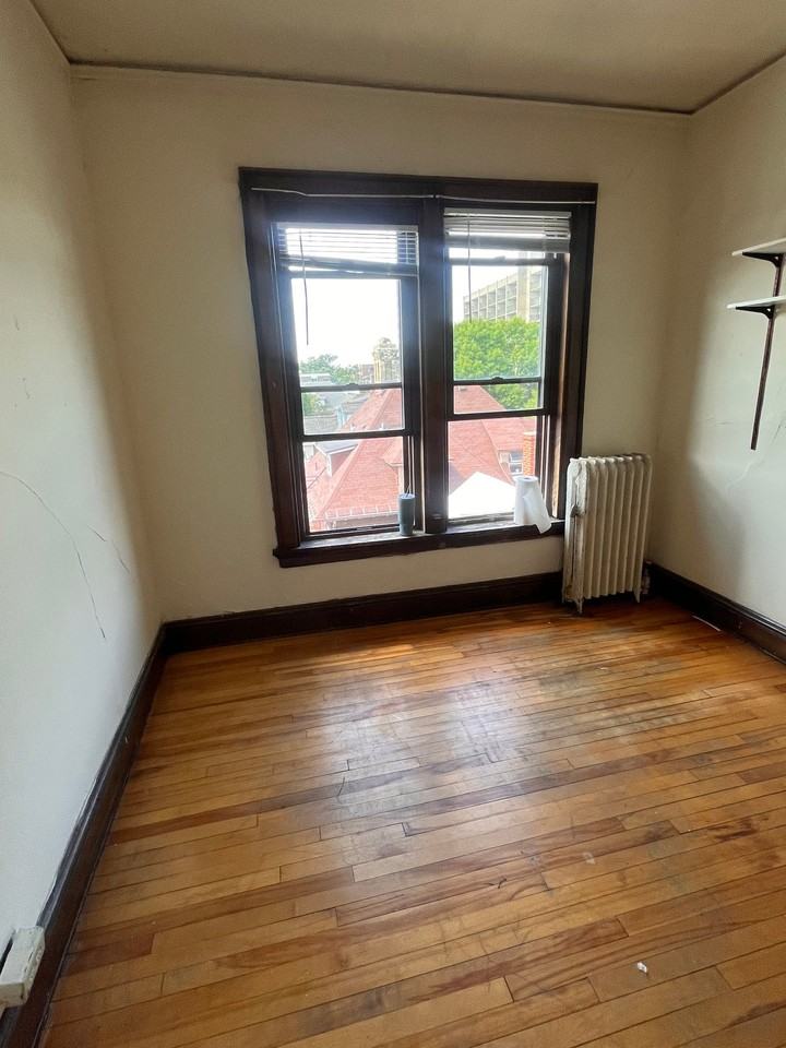 408 N Henry St - Photo 5 of 12