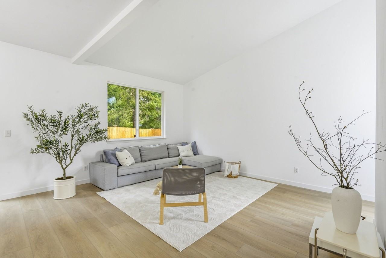 4604 20th Way Ne - Photo 5 of 14
