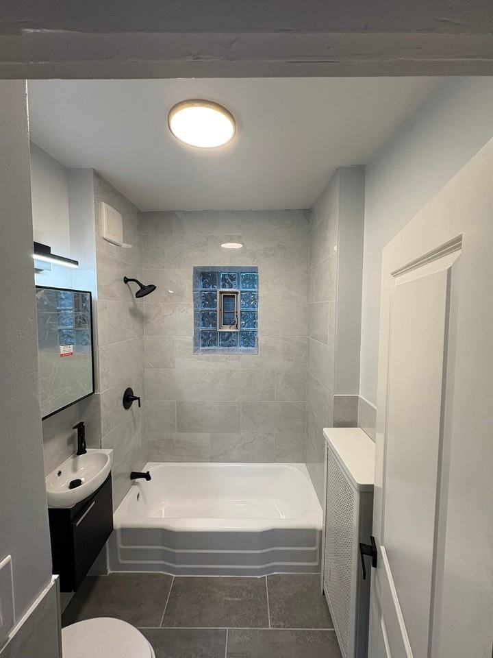 1317 S 51st Ave #2 - Photo 3 of 6