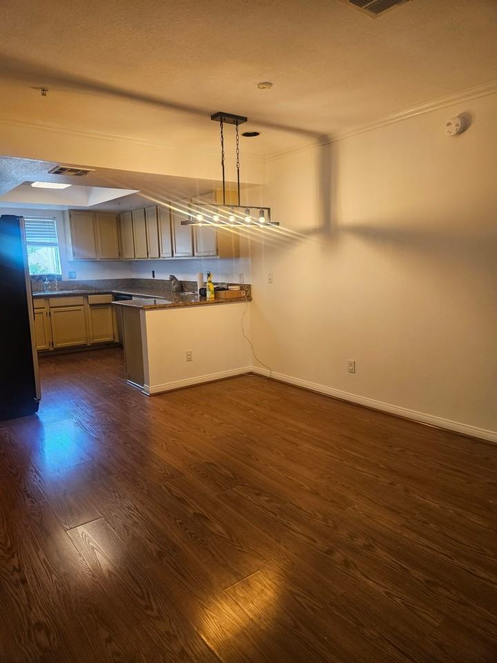 219 N Adams St #2 - Photo 5 of 8