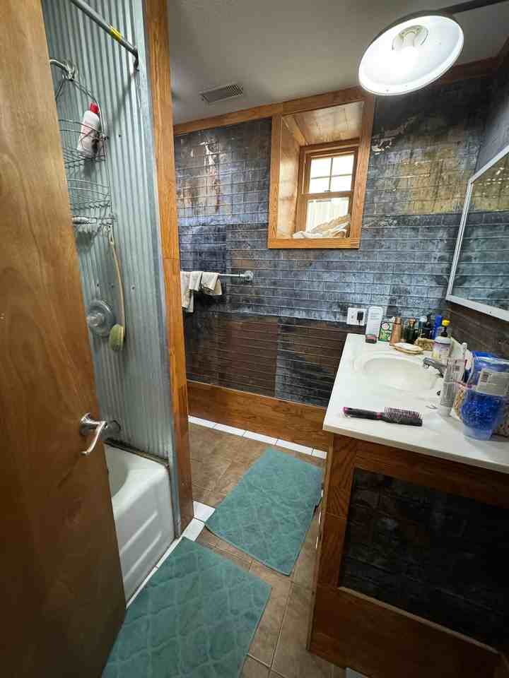 110 Central Ave N #1 - Photo 4 of 5