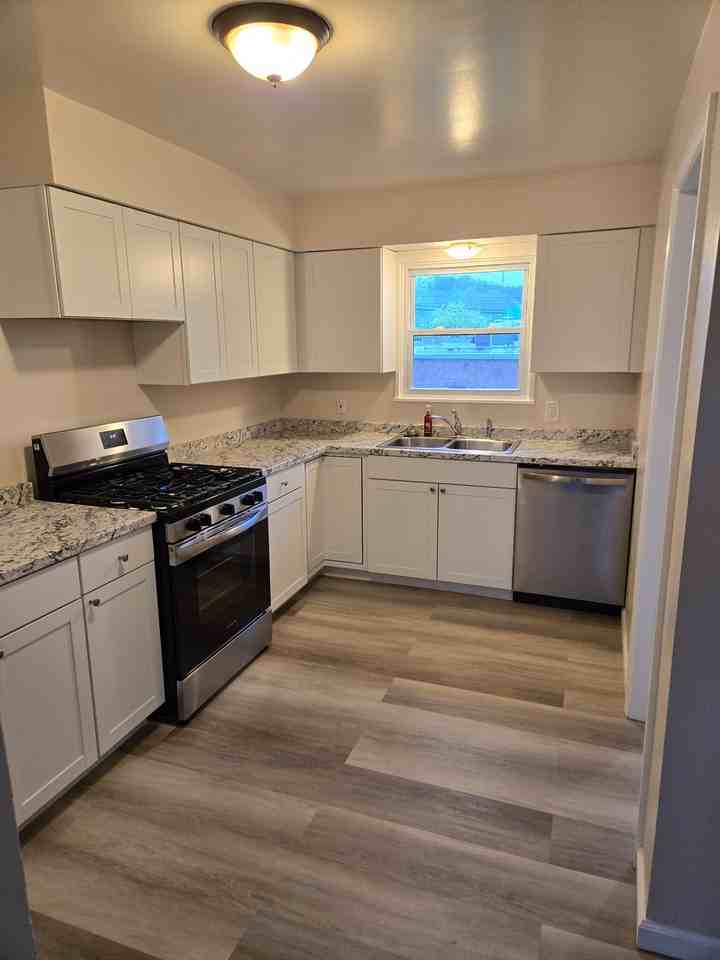 1423 Creighton Ave #1 - Photo 3 of 16