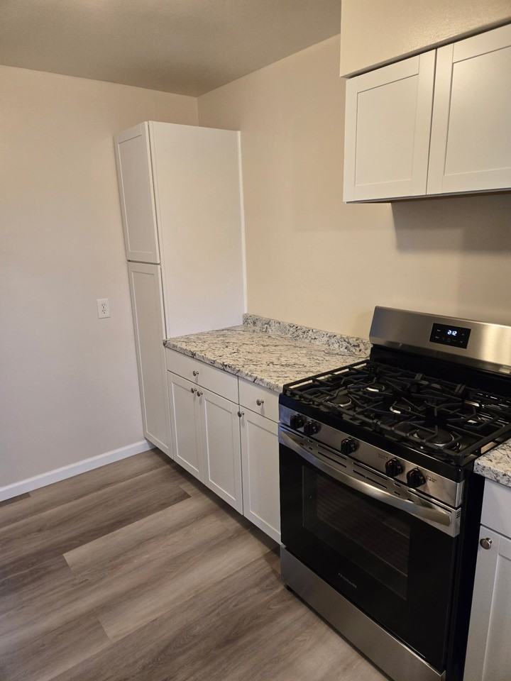 1423 Creighton Ave #1 - Photo 5 of 16