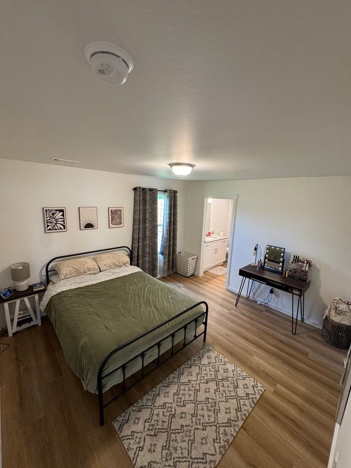 690 Kendra St - Photo 4 of 17