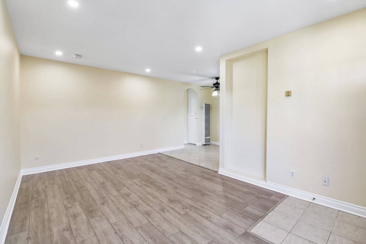 4050 46th St #16 - Photo 2 of 17