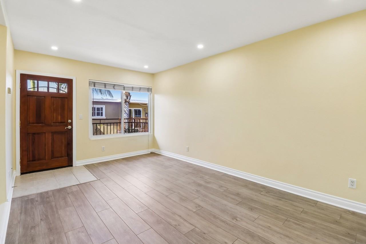 4050 46th St #16 - Photo 3 of 17
