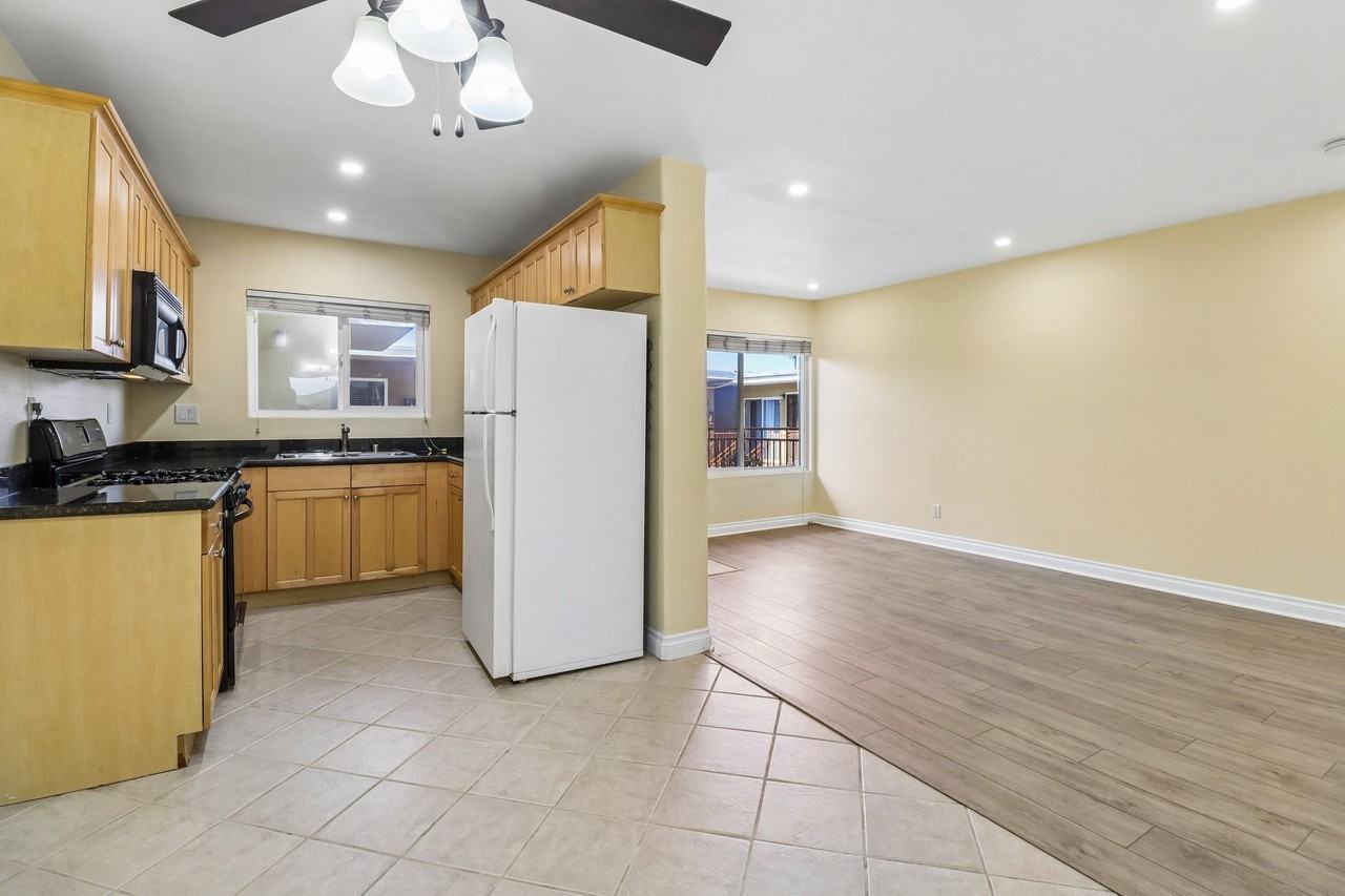 4050 46th St #16 - Photo 4 of 17