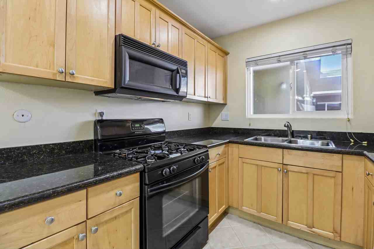 4050 46th St #16 - Photo 5 of 17