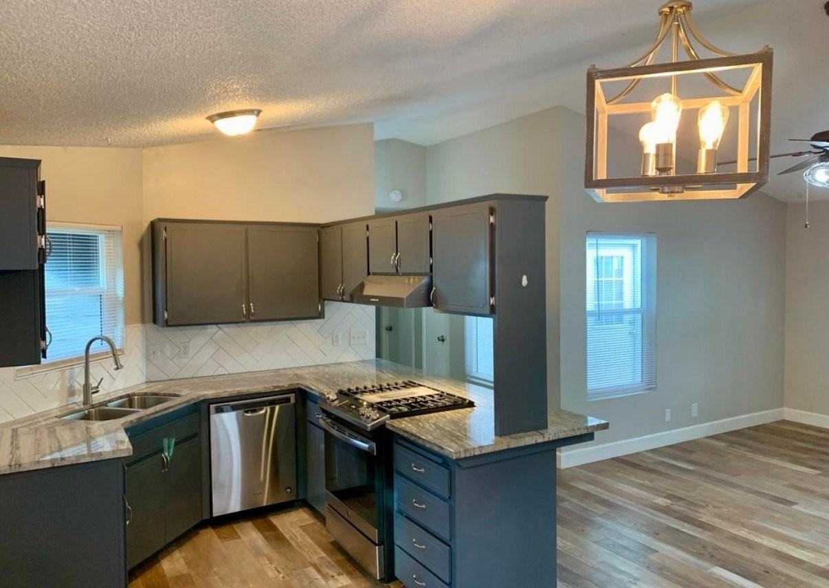 1403 E Sunnyview Ave - Photo 2 of 7