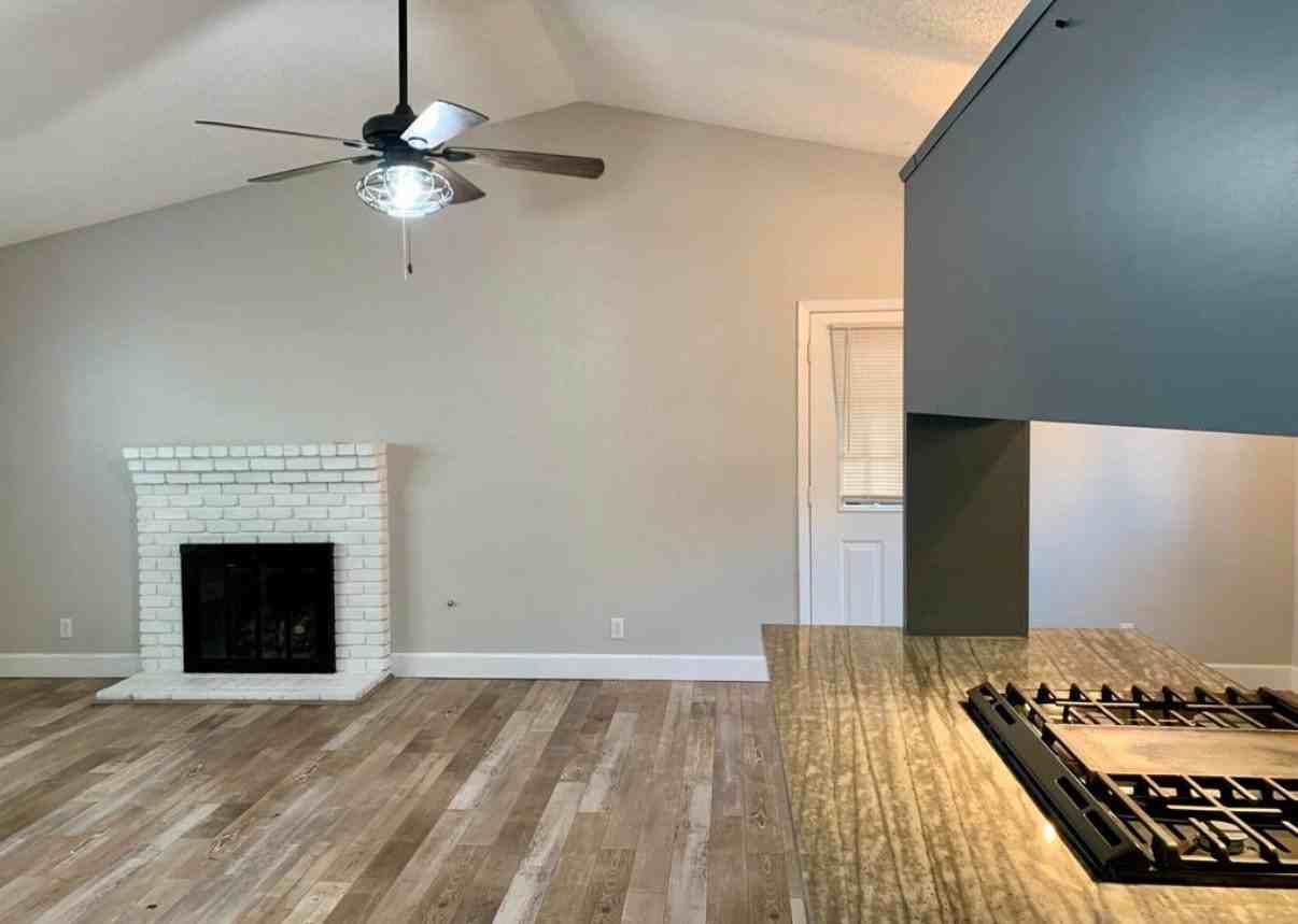 1403 E Sunnyview Ave - Photo 3 of 7