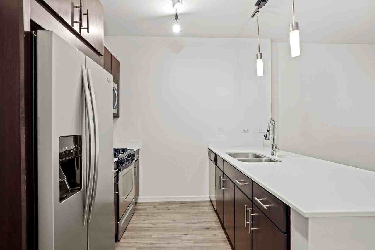 3752 N Halsted St - Photo 5 of 17