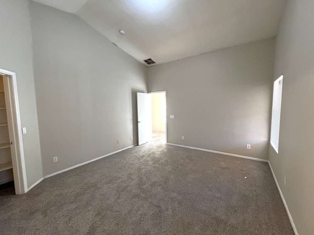 6345 W Hilton Ave - Photo 7 of 12