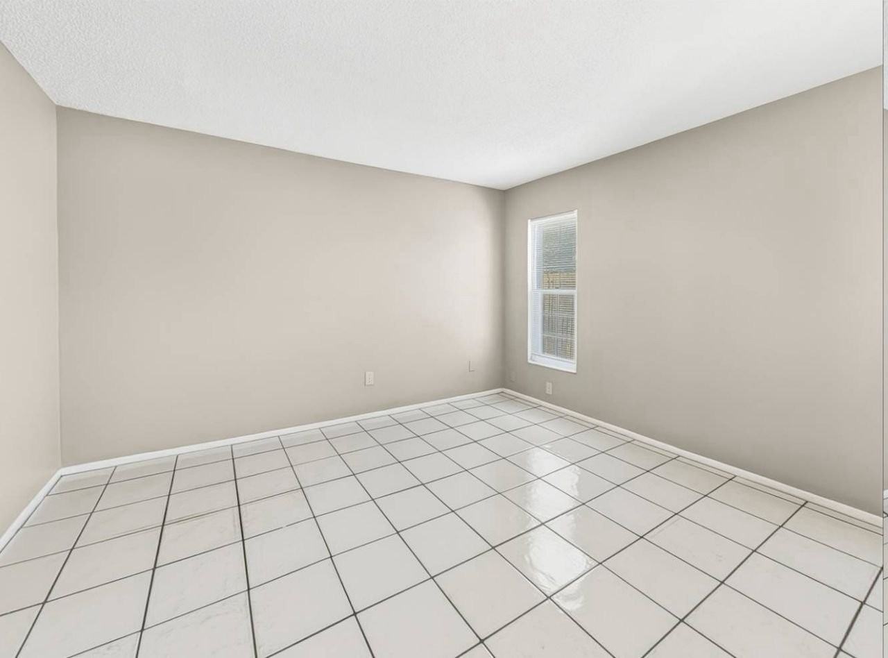 613 Limetree Dr #1 - Photo 3 of 11