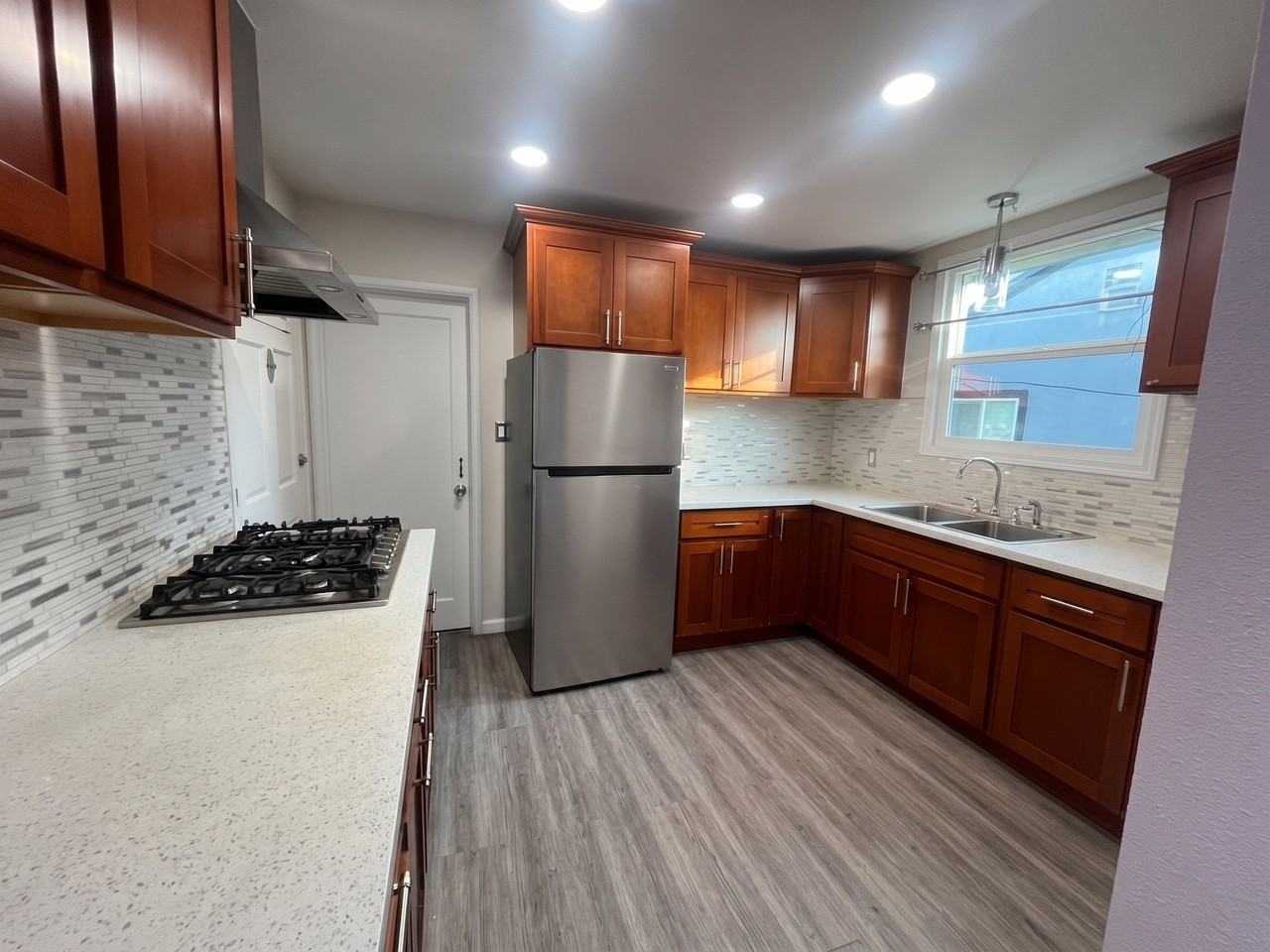 1243 91st Ave - Photo 2 of 10