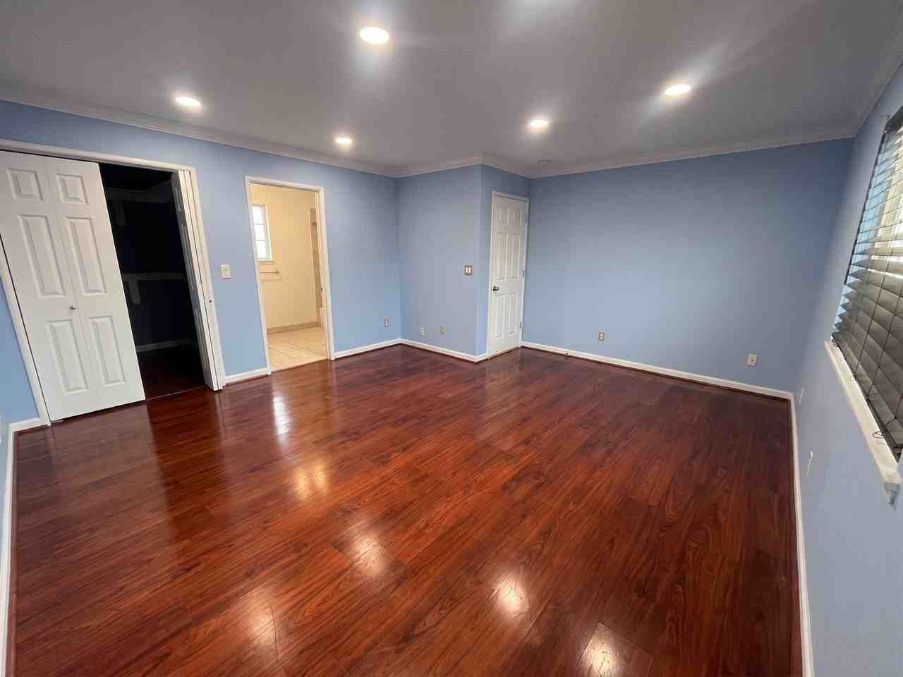 1243 91st Ave - Photo 3 of 10