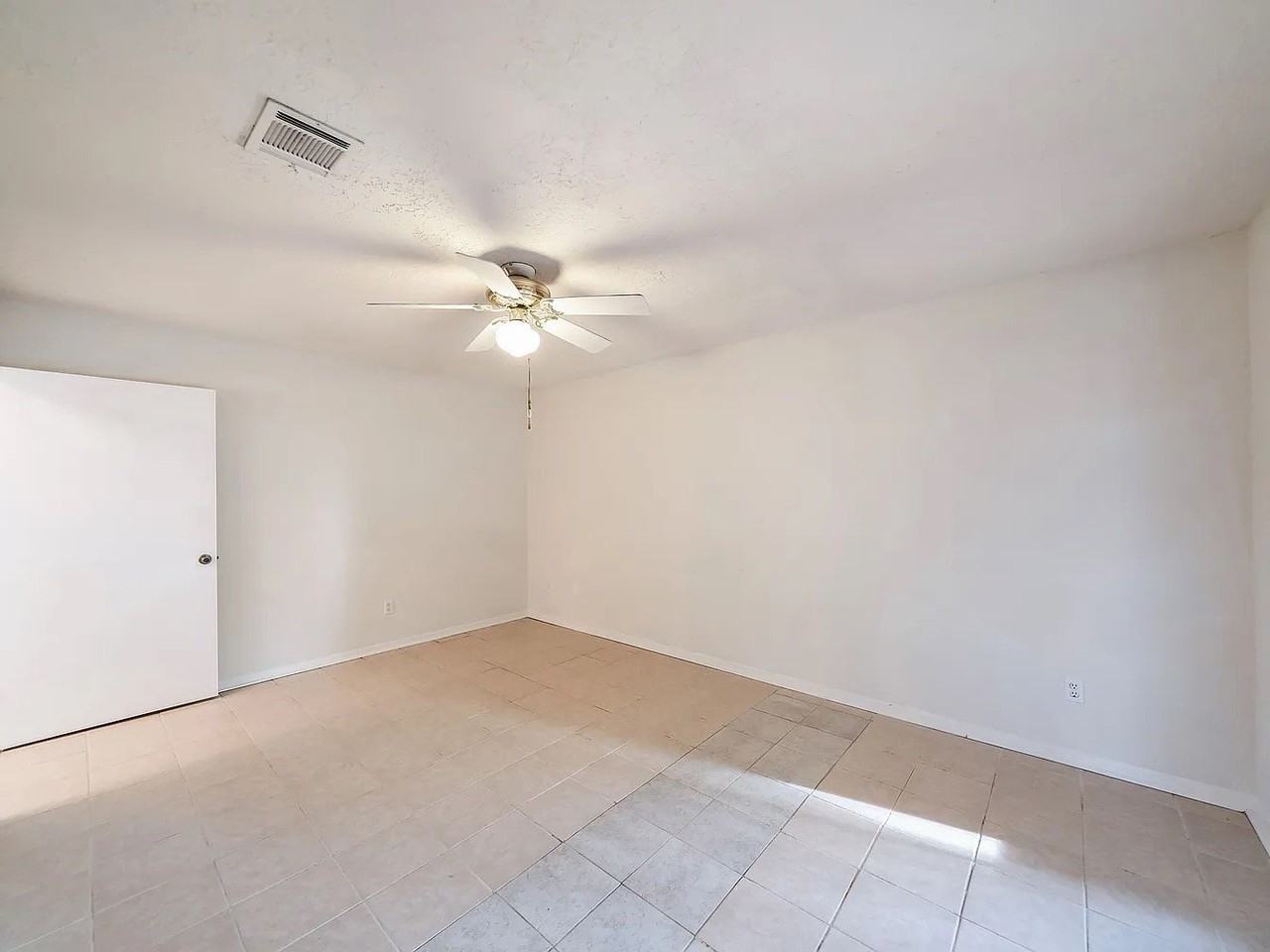 16727 Royal Mile Ln - Photo 2 of 14