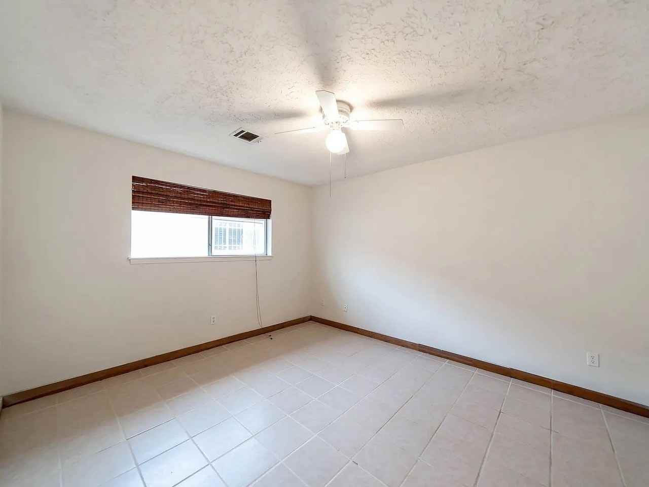 16727 Royal Mile Ln - Photo 3 of 14
